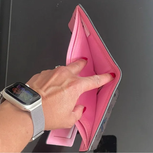 SOLD‼️. NEW MCM LIMITED EDITION PINK BUNNY VISETTOS LEATHER WALLET - Picture 5 of 12